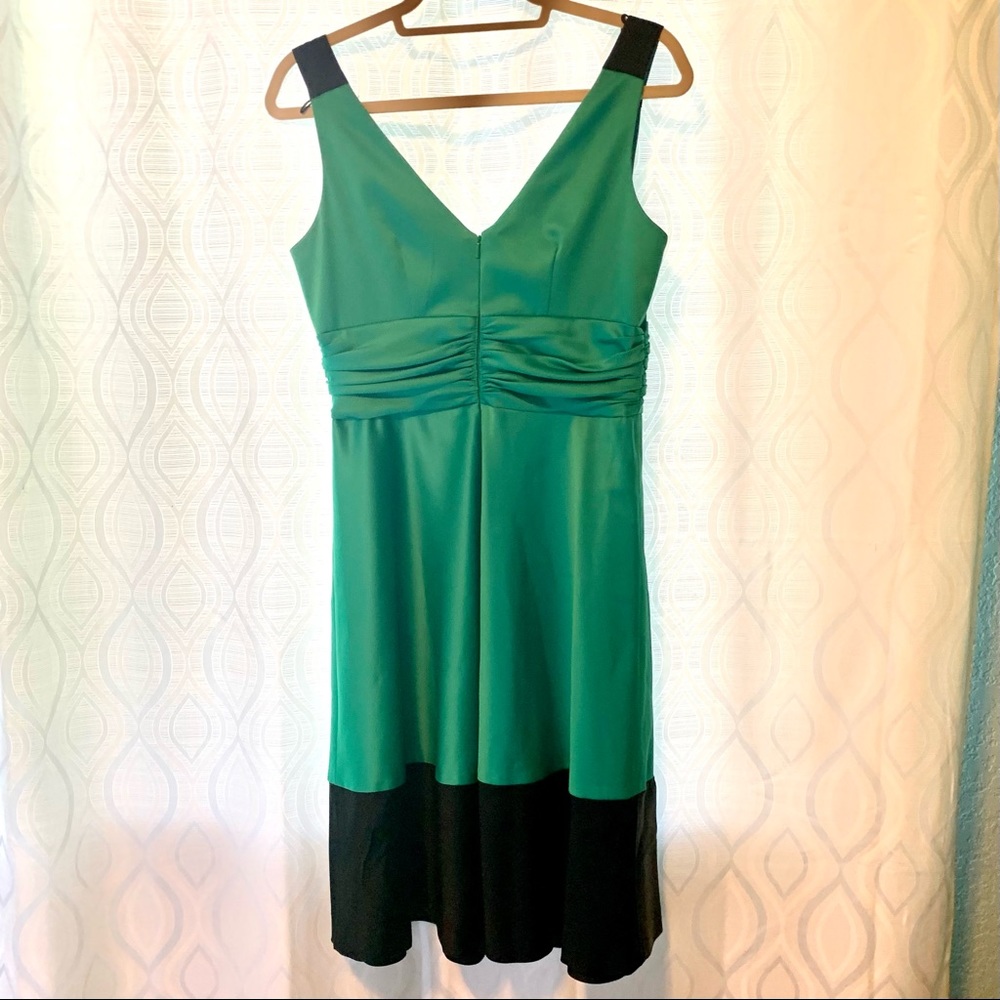 Kelly Green Colorblock Cocktail Dress - Picture 2 of 4